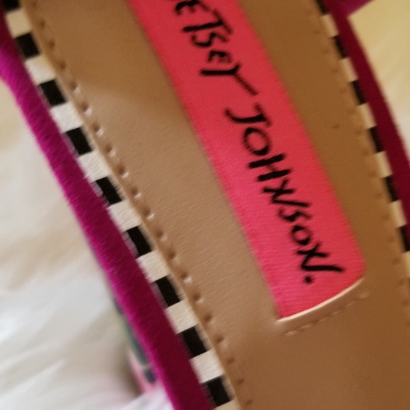 Betsey Johnson Open Toe Heels Fuschia - Picture 3 of 4